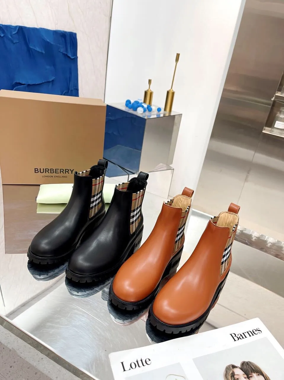 SE1184 Burberry Short Boots / Size4-11