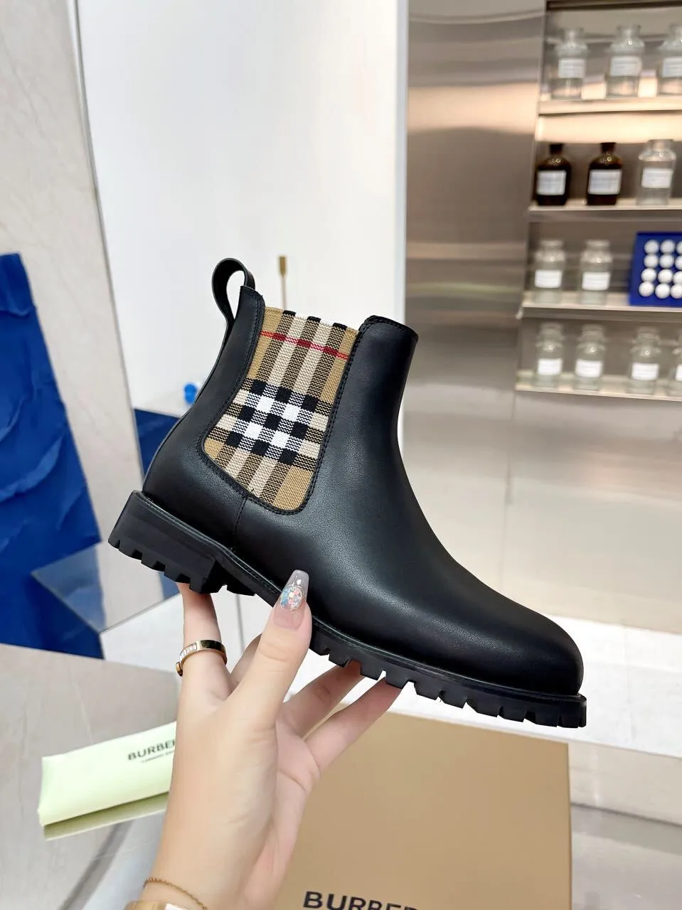 SE1184 Burberry Short Boots / Size4-11